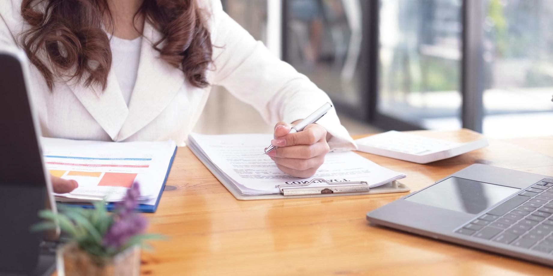 Intensive Diskussion in einer Führungskräfte-Entwicklungssession